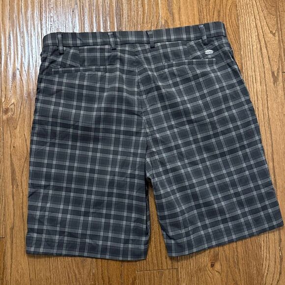 Greg Norman 9โ inseam grey checkered flat front shorts size 36 - Picture 6 of 8
